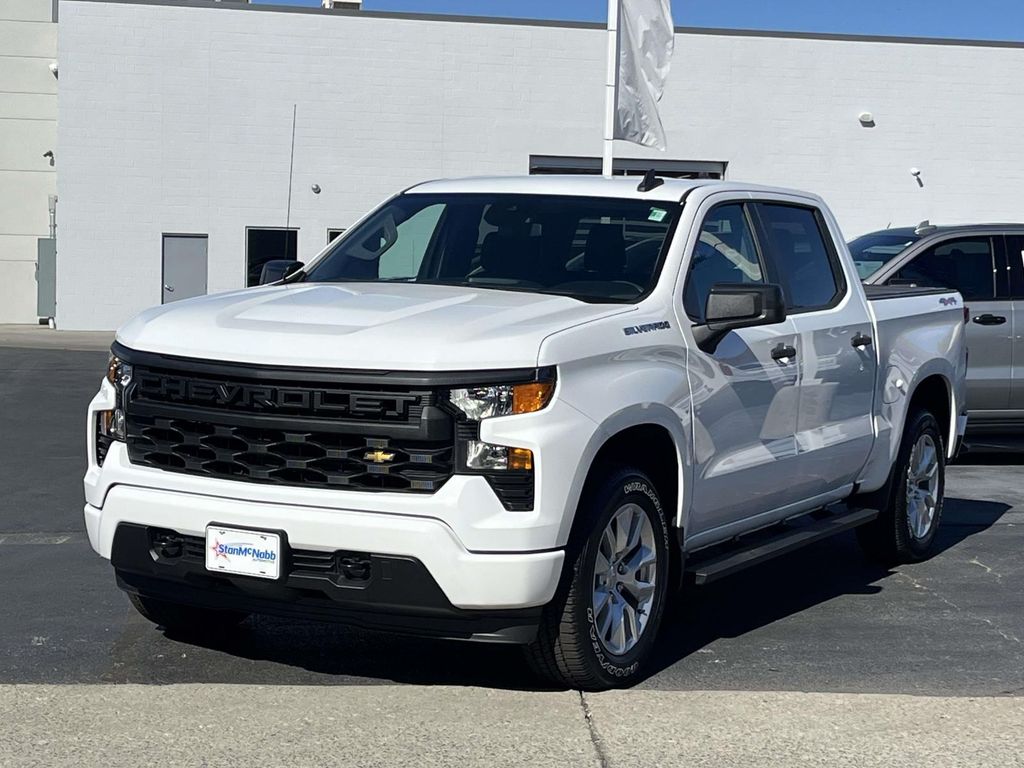 2023 Chevrolet Silverado 1500 Custom photo 3