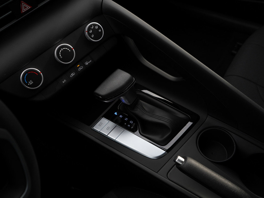 2025 Hyundai Elantra SE photo 24