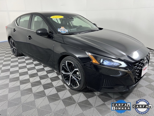 2023 Nissan Altima SR's photo