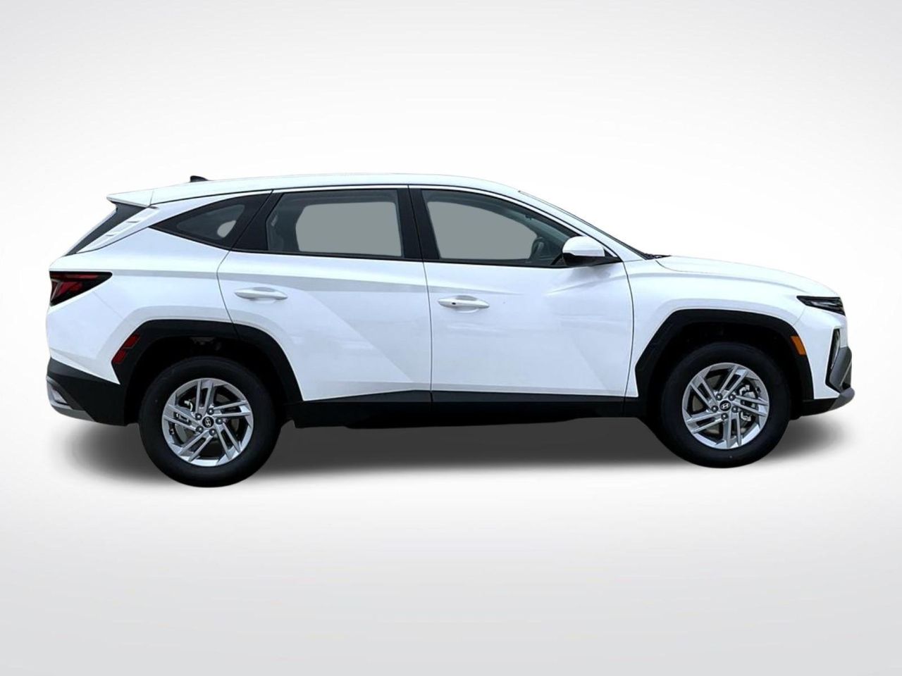 2025 Hyundai Tucson SE photo 3