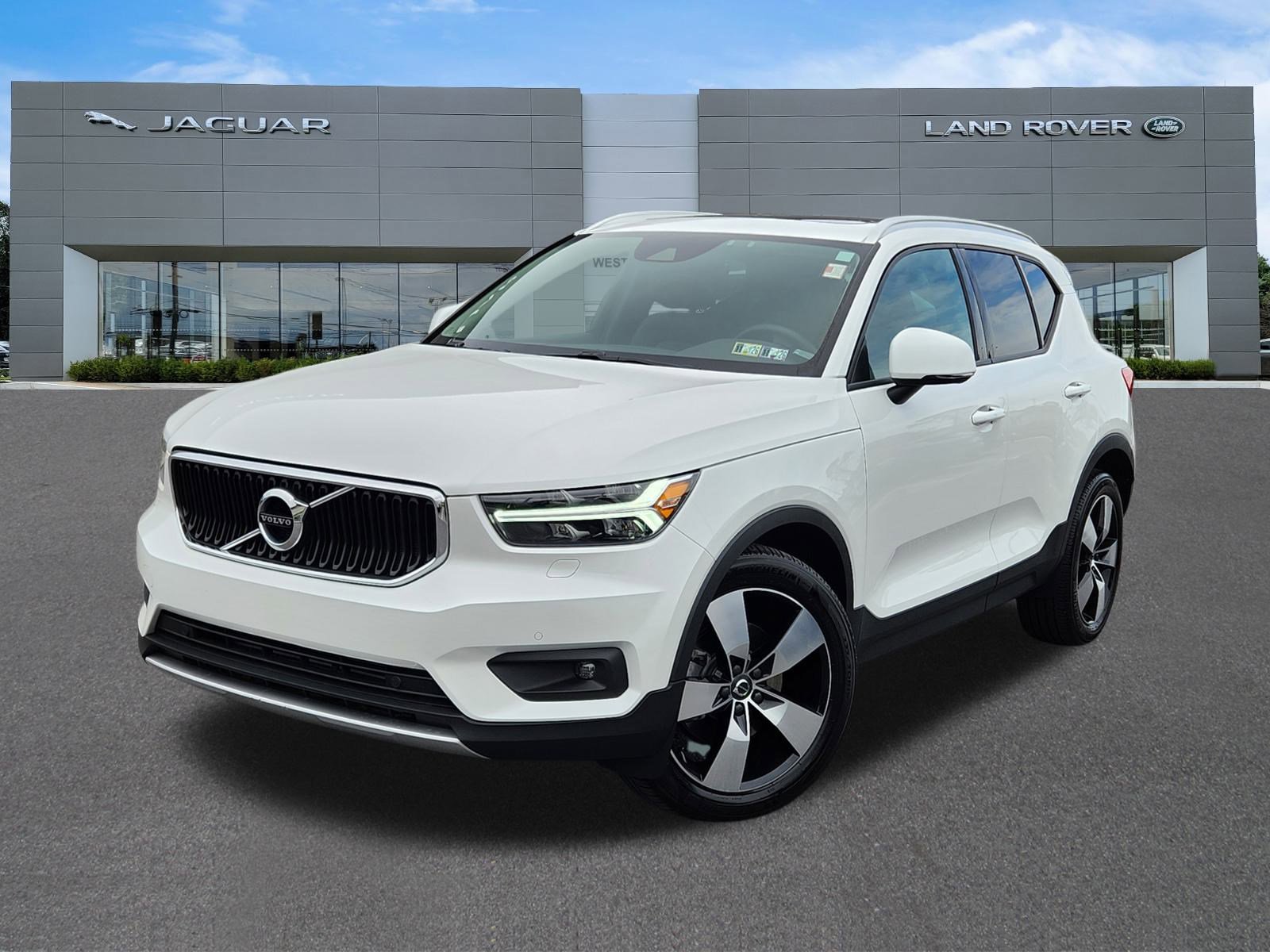 2022 Volvo XC40 Momentum