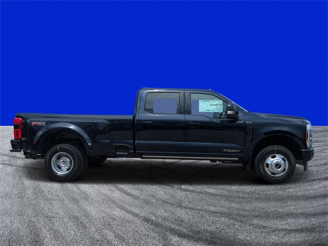 2025 Ford F-350 Platinum photo 2