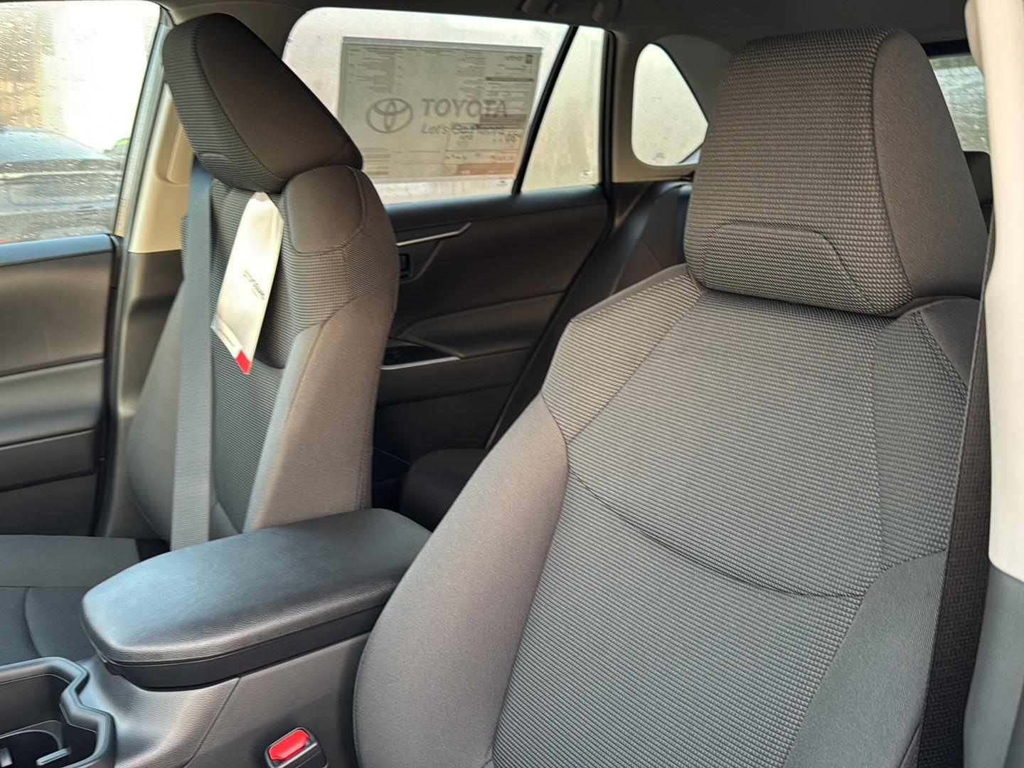 2025 Toyota RAV4 LE photo 19