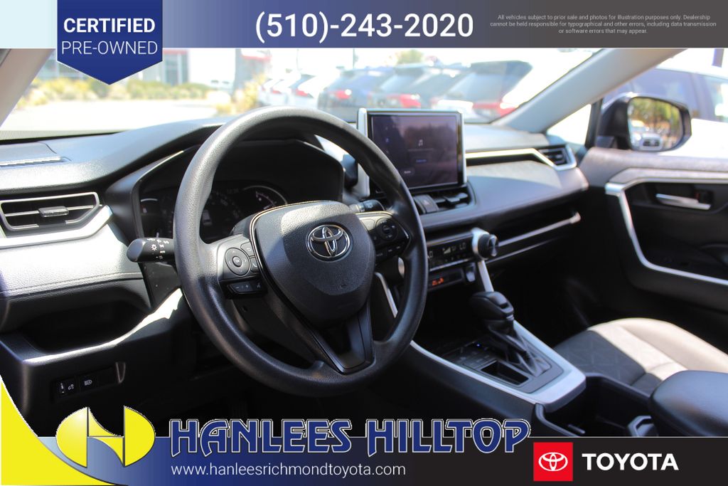 2024 Toyota RAV4 XLE photo 12