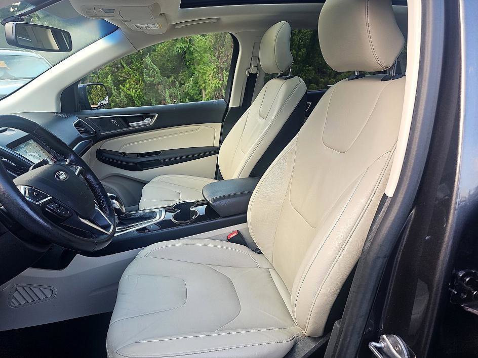 2017 Ford Edge Titanium photo 14