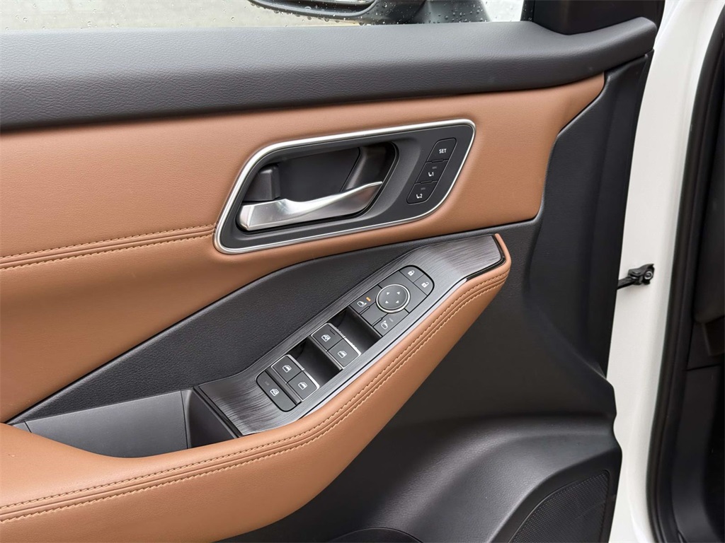 2026 Nissan Rogue Platinum photo 24
