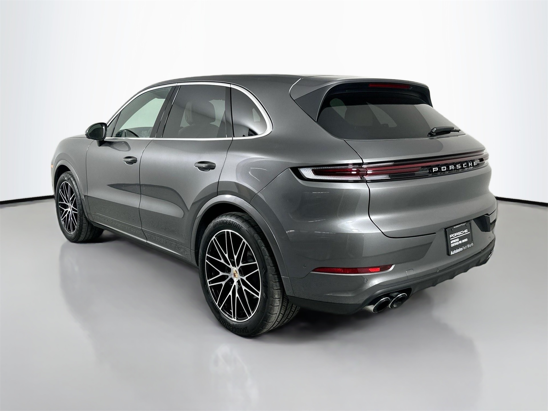 2025 Porsche Cayenne Base photo 2