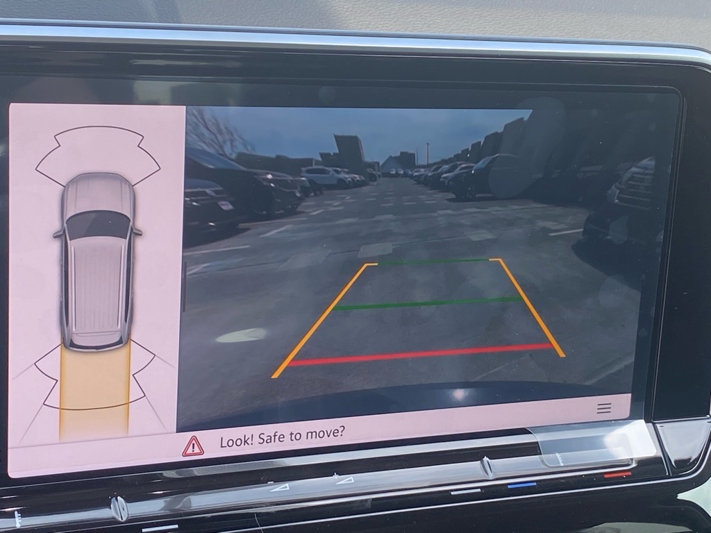 2025 Volkswagen Atlas SEL photo 8