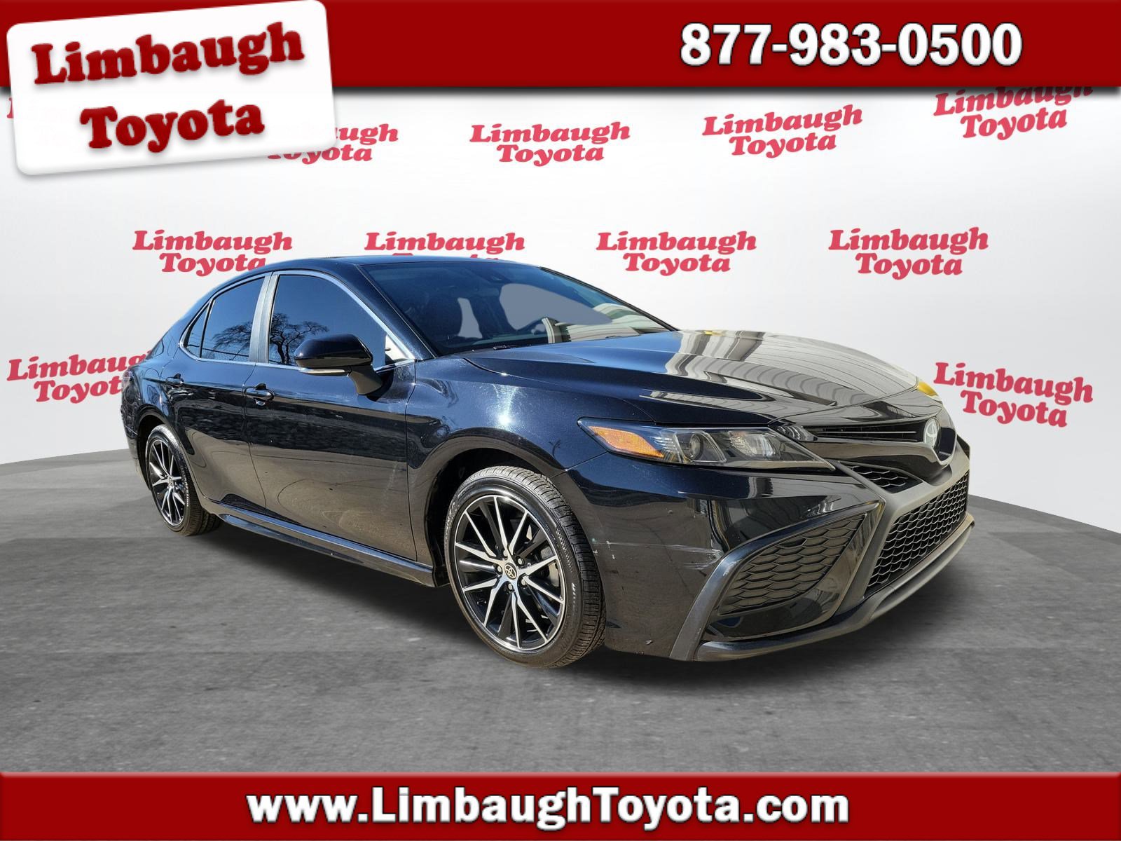 2022 Toyota Camry SE's photo