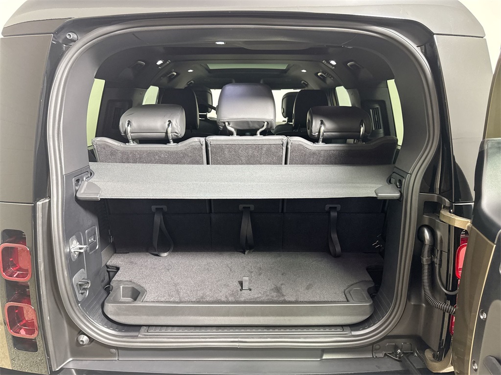 2025 Land Rover Defender 130 X-Dynamic SE photo 20