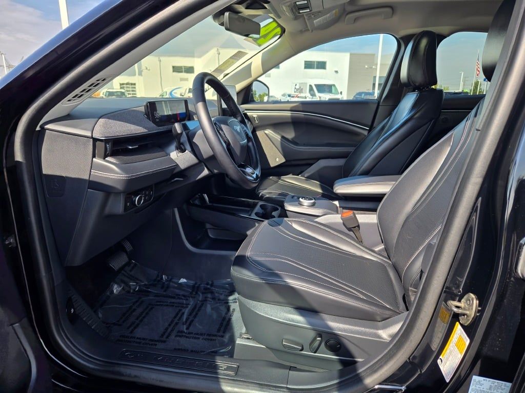 2024 Ford Mustang Mach-E Premium photo 17
