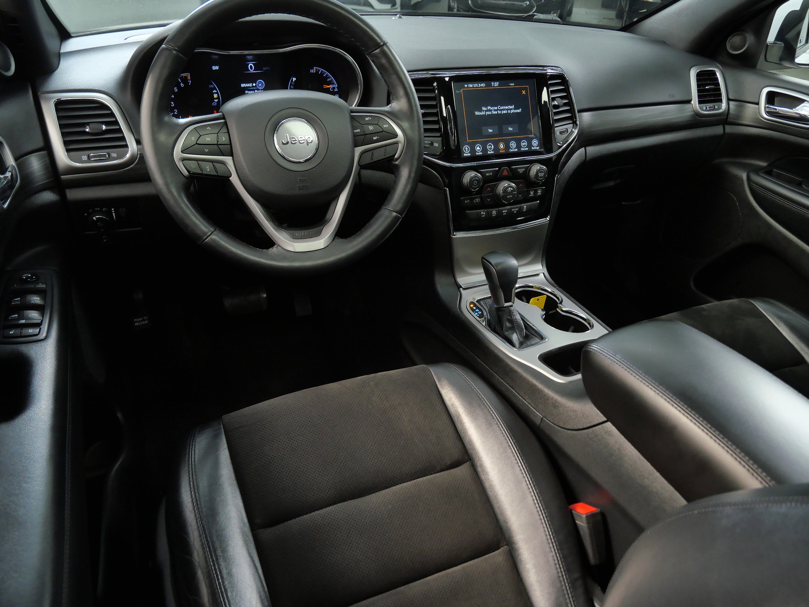 Used 2019 Jeep Grand Cherokee Altitude with VIN 1C4RJFAG2KC568237 for sale in Minnetonka, Minnesota