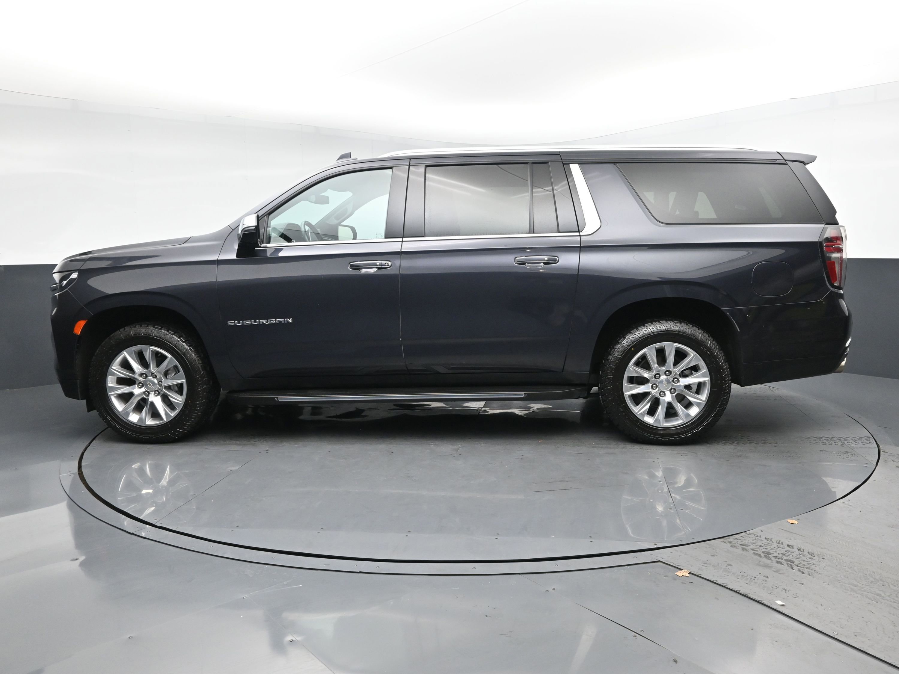 2023 Chevrolet Suburban Premier photo 4