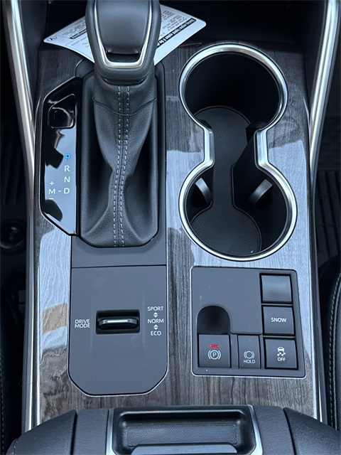 2025 Toyota Highlander Limited photo 31