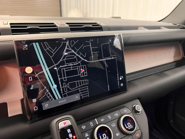 2025 Land Rover Defender 130 X-Dynamic SE photo 25