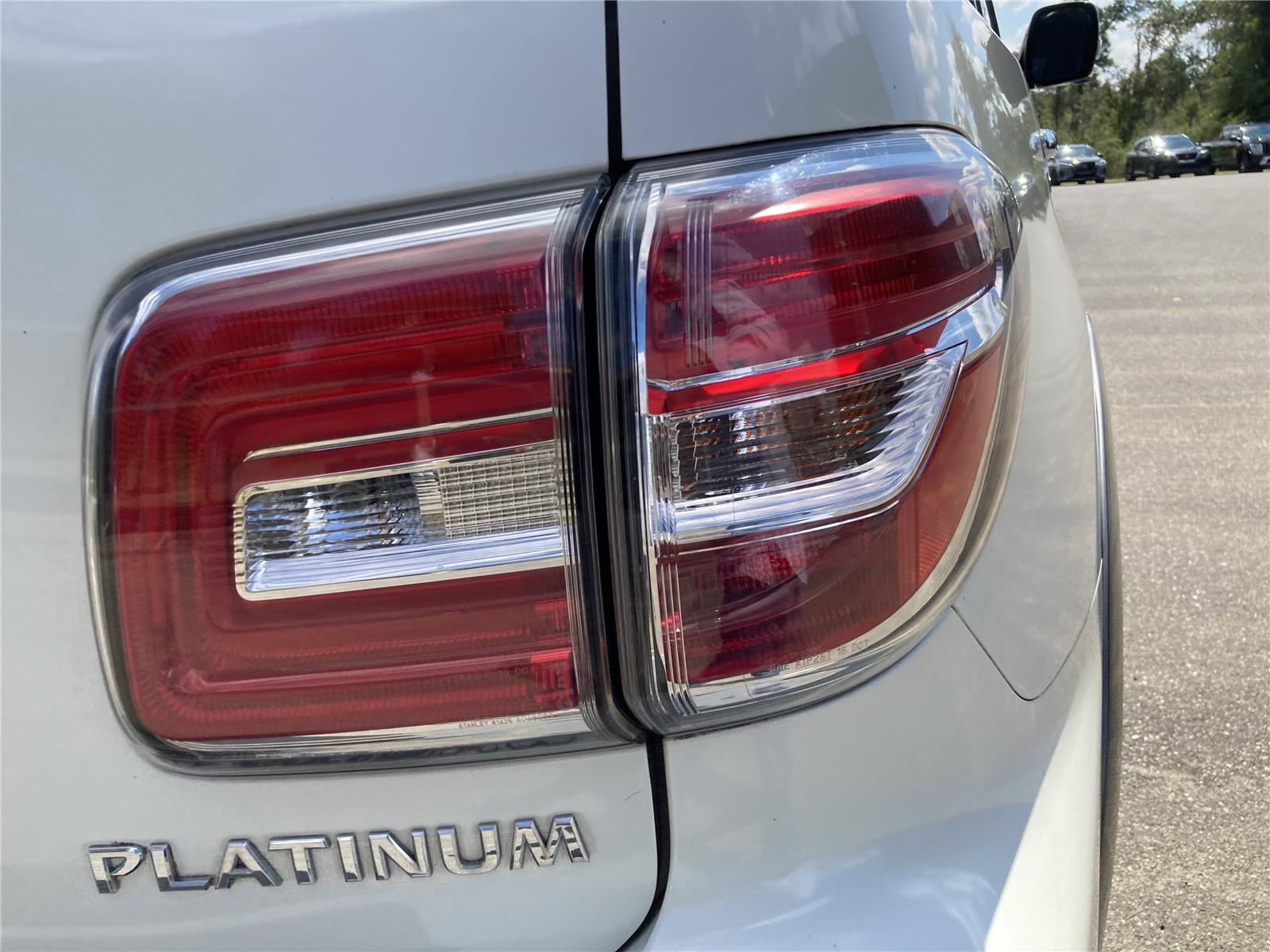 2017 Nissan Armada Platinum photo 8