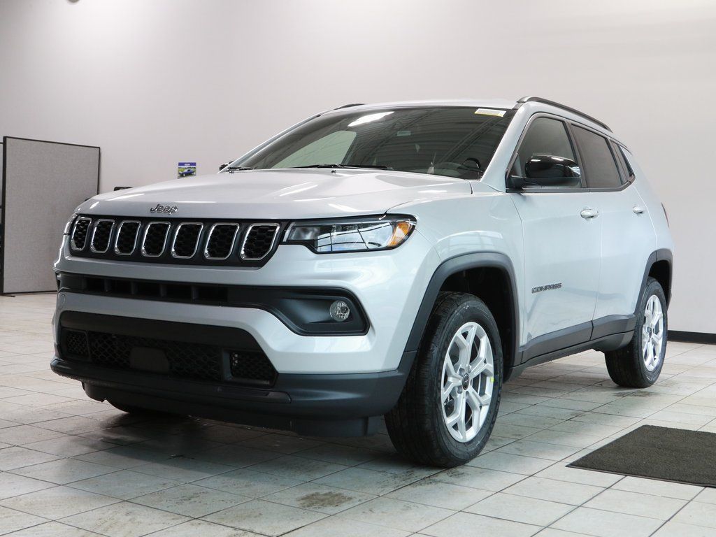 2025 Jeep Compass Latitude photo 3