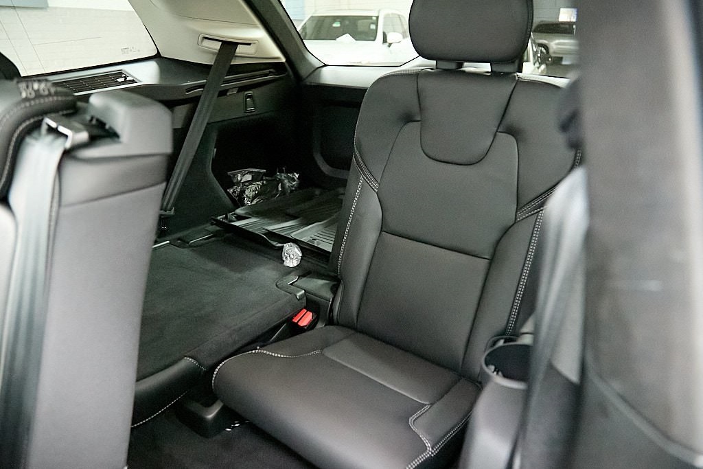 2023 VOLVO XC90 - Image 17
