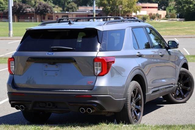 2022 Ford Explorer ST photo 2