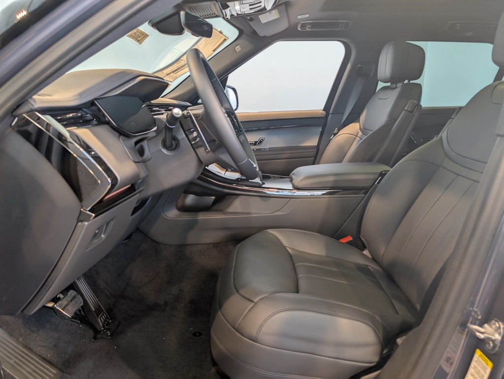 2025 Land Rover Range Rover Sport SE photo 6
