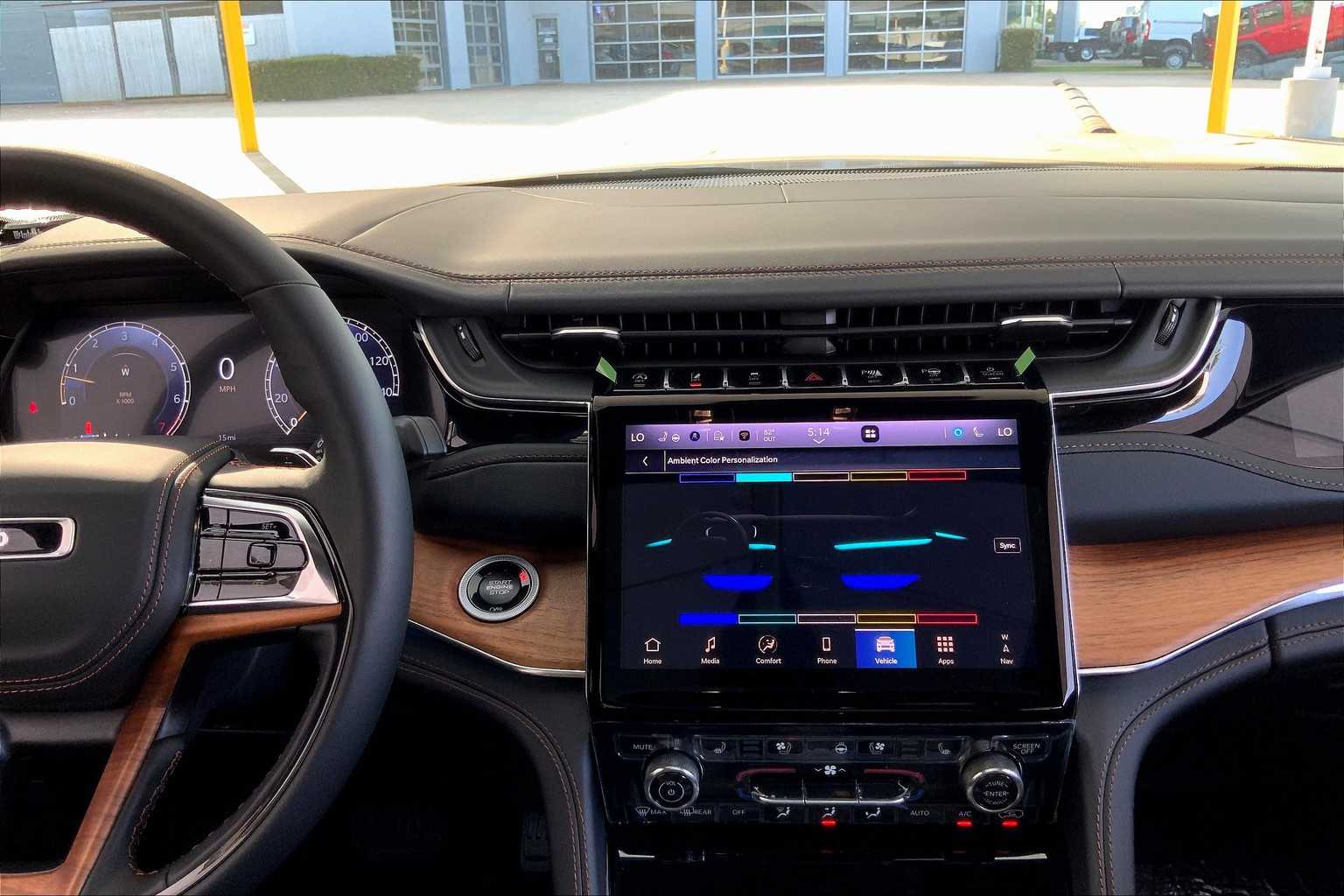 2025 Jeep Grand Cherokee Summit Reserve photo 3