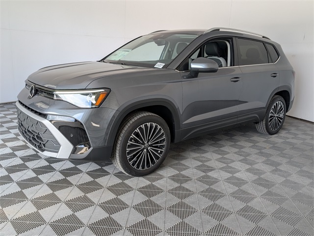 2025 Volkswagen Taos SE photo 4