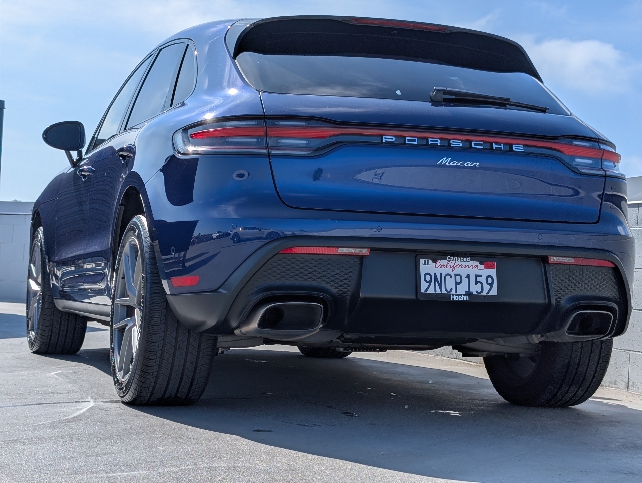 2024 Porsche Macan T photo 2