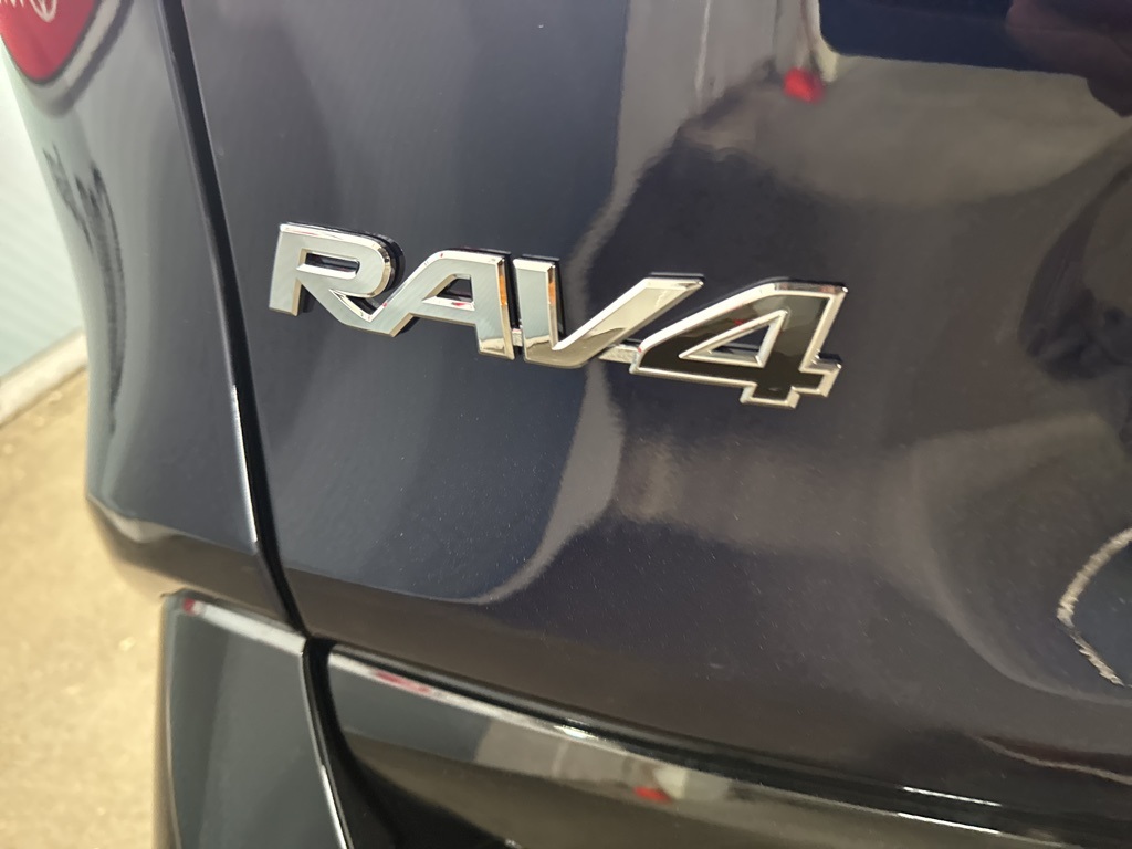 2025 Toyota RAV4 Hybrid XSE photo 21