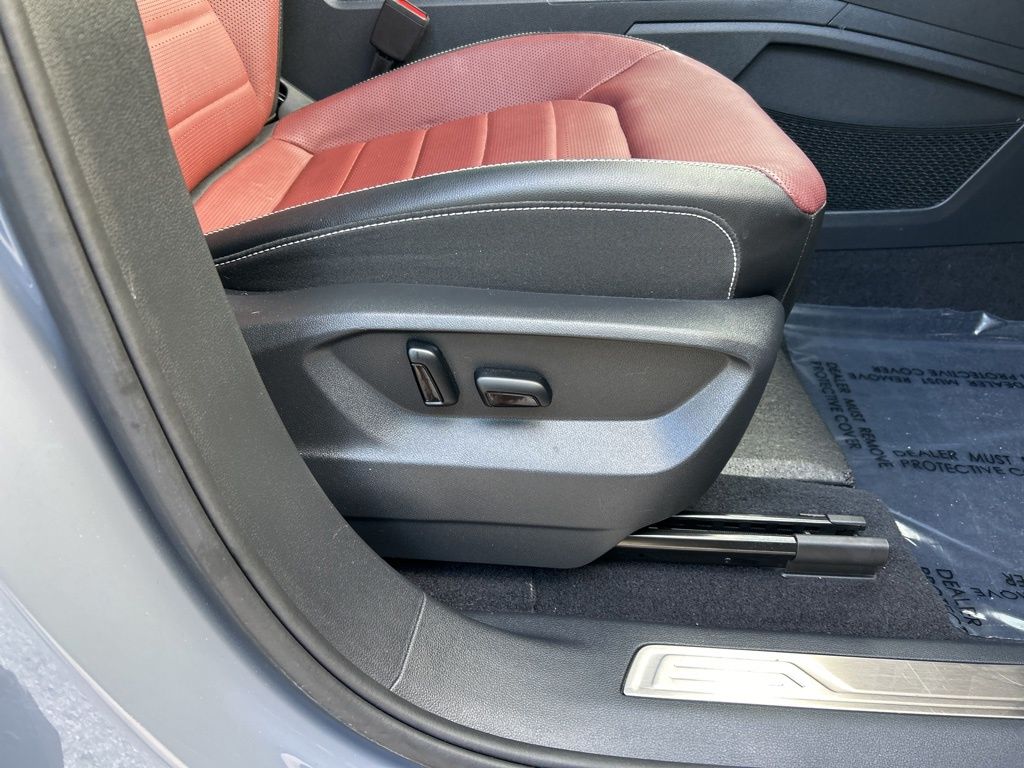 2022 Volkswagen Atlas Cross Sport V6 SEL Premium R-Line photo 38