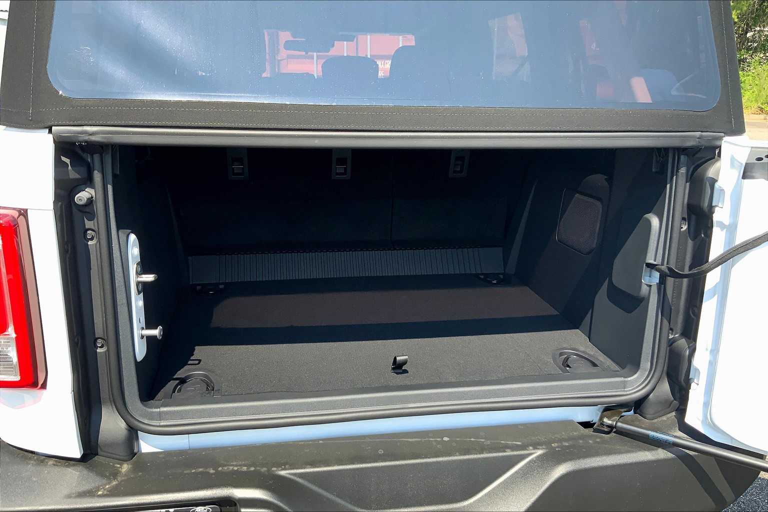 2025 Ford Bronco Base photo 15