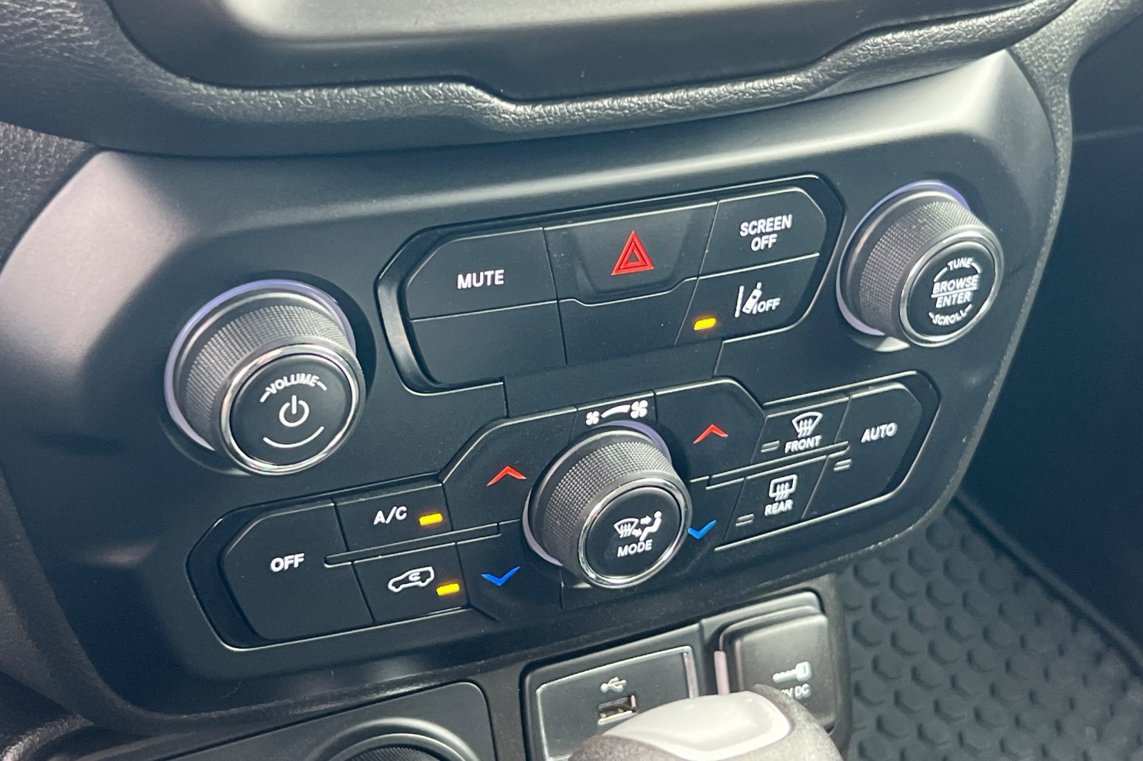 2023 Jeep Renegade Latitude Upland photo 16