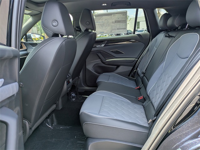 2025 Volkswagen Tiguan SEL R-Line Black photo 10