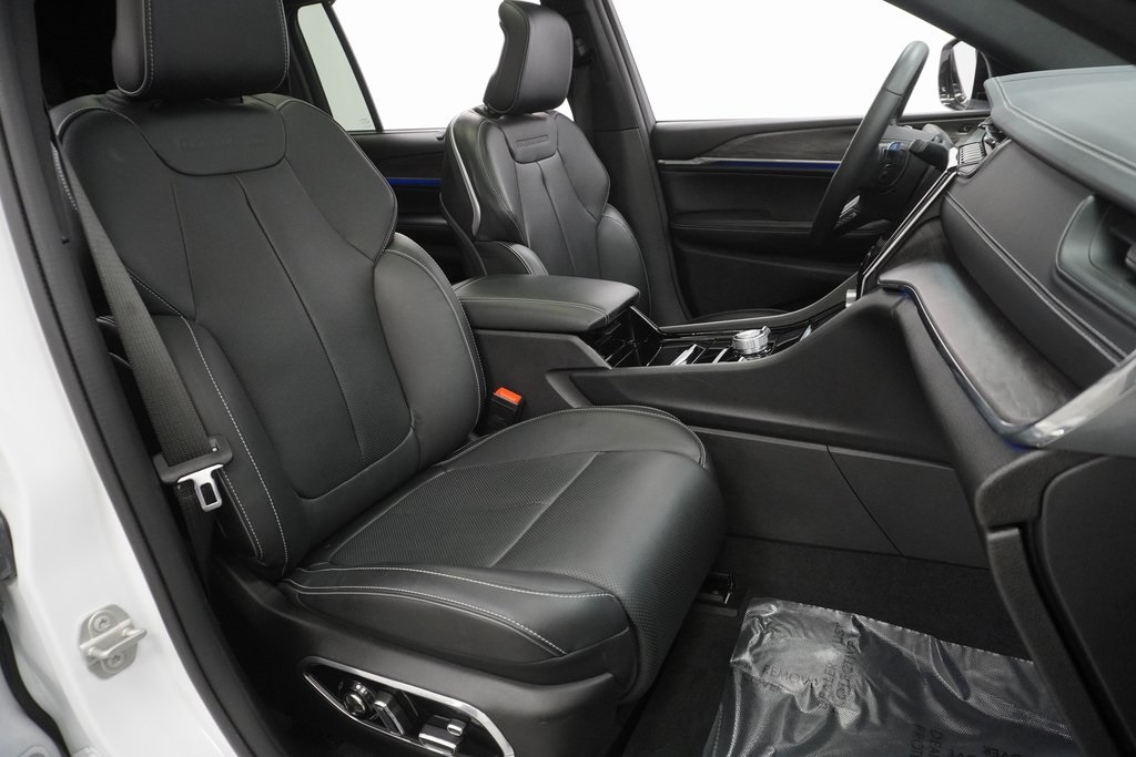 2024 Jeep Grand Cherokee Overland photo 37