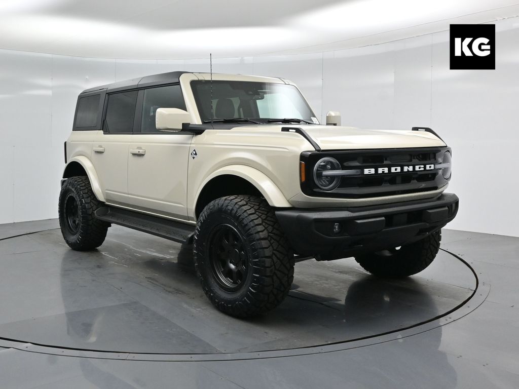 2025 Ford Bronco 4-Door Outer Banks's photo