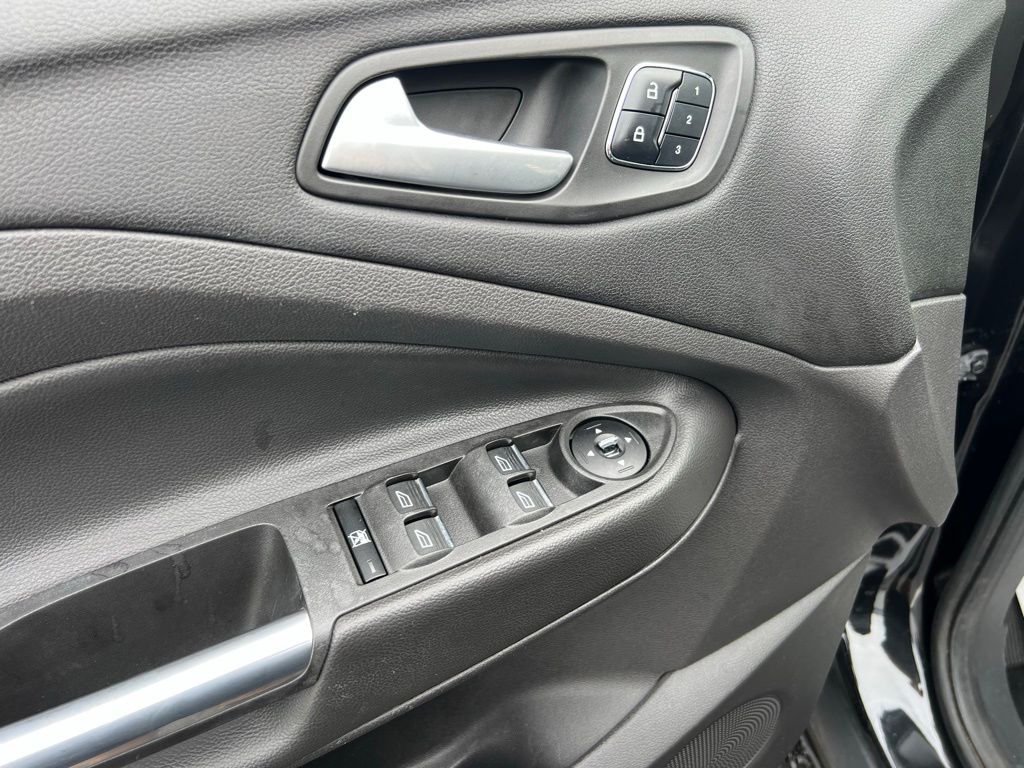 2015 Ford Escape Titanium photo 28