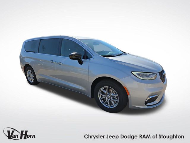 2026 Chrysler Pacifica Select's photo