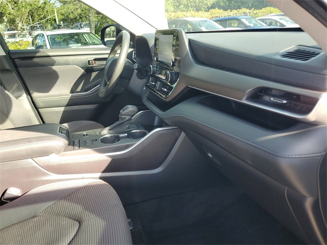 2022 Toyota Highlander L photo 32