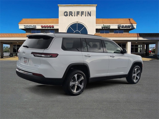 2025 Jeep Grand Cherokee Limited photo 3