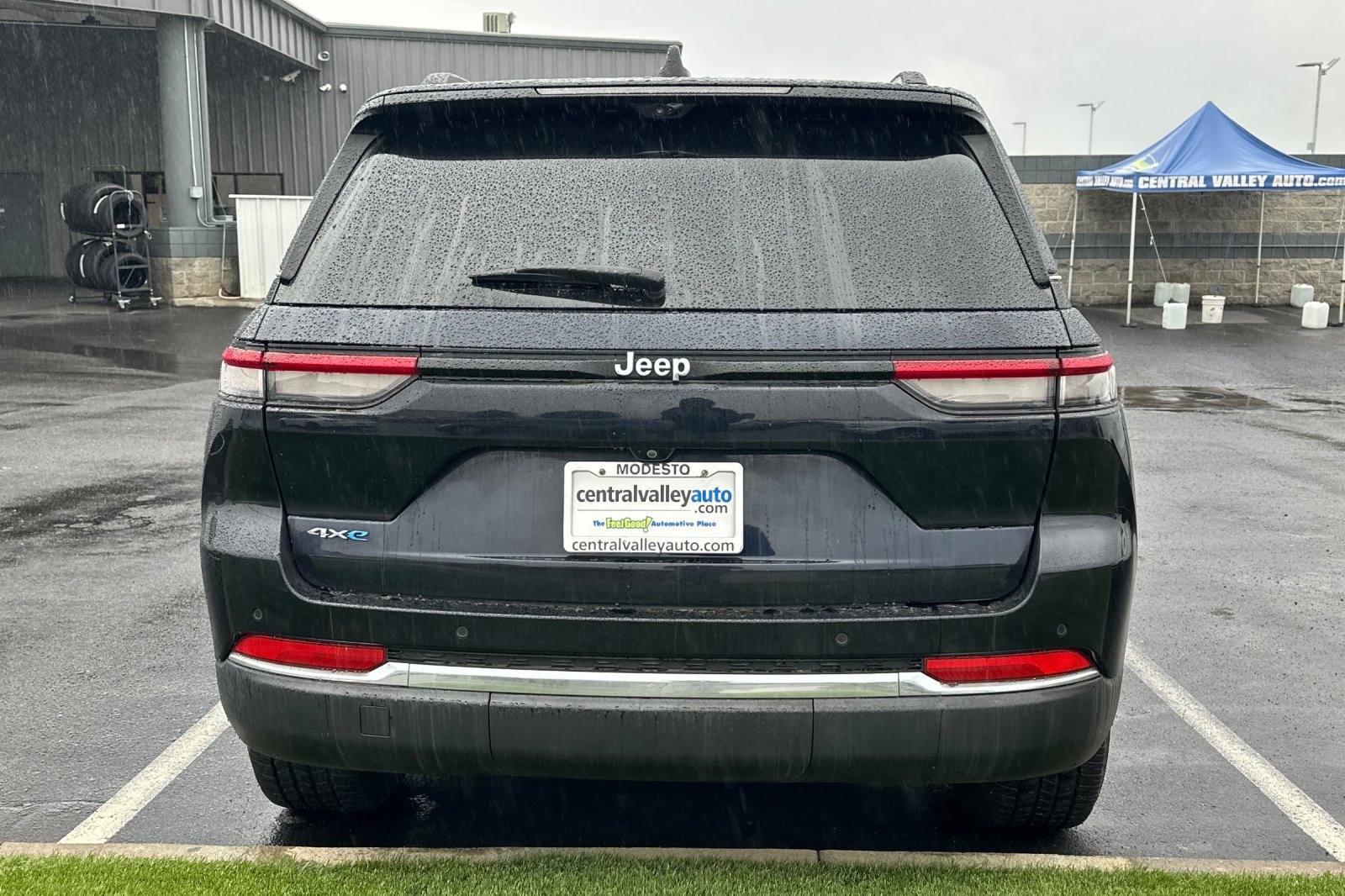 2022 Jeep Cherokee Limited 4xe photo 2