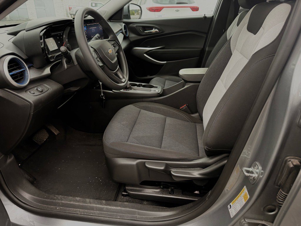 2024 Chevrolet Trax LS photo 7