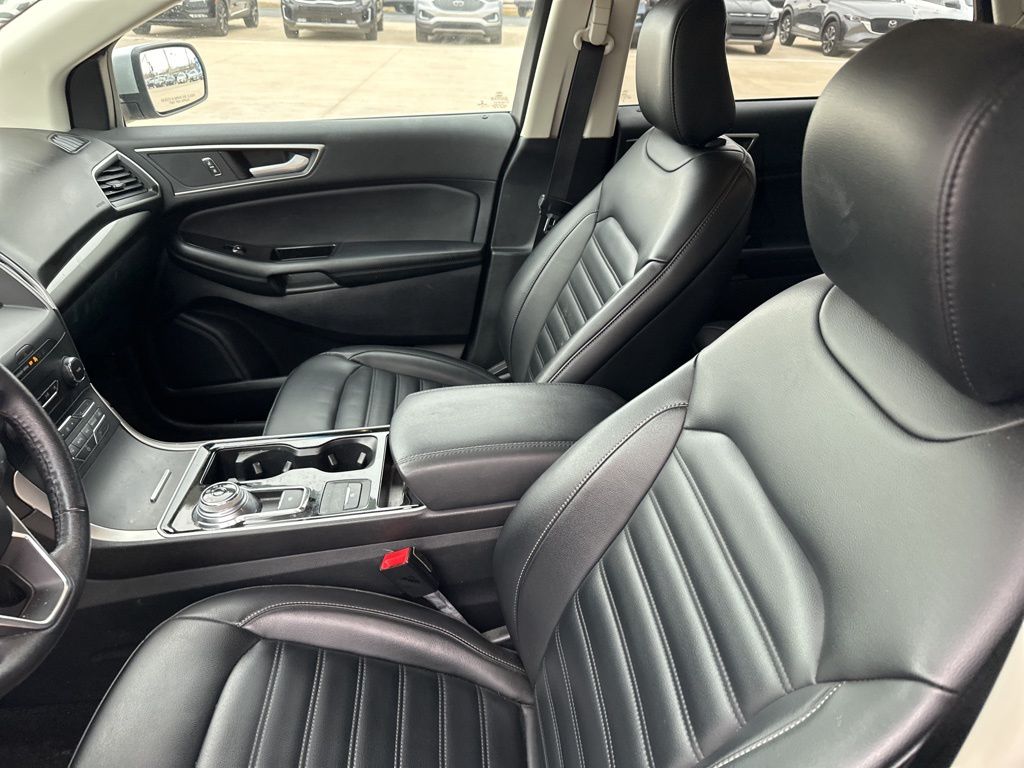 2020 Ford Edge SEL photo 2