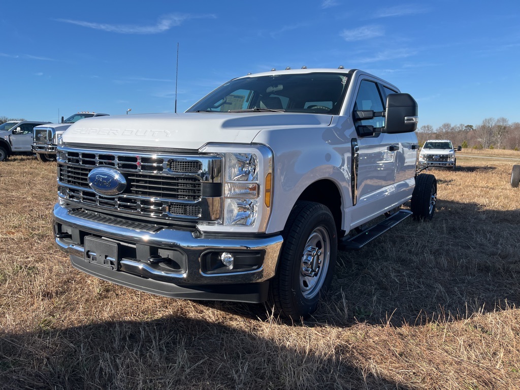 2024 Ford F-350 Super Duty Chassis Cab XL's photo