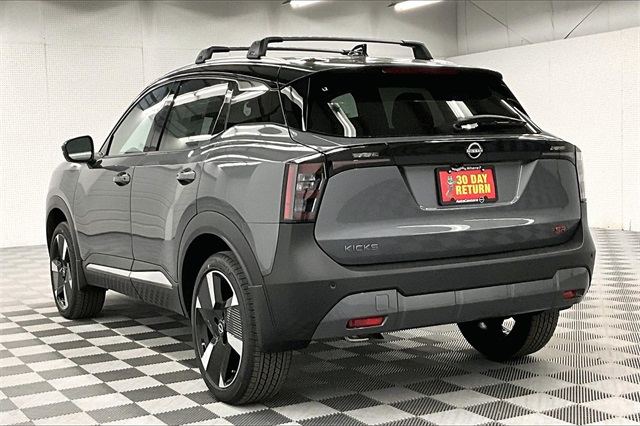 2025 Nissan Kicks SR photo 3