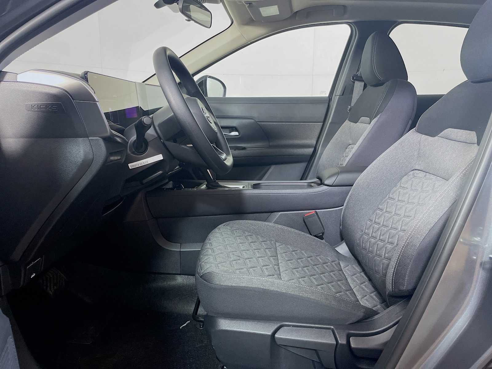 2026 Nissan Kicks SV photo 4