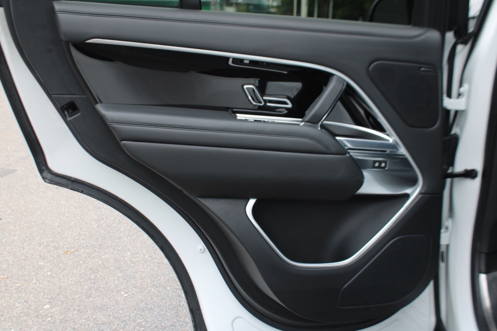2023 Land Rover Range Rover SE photo 28