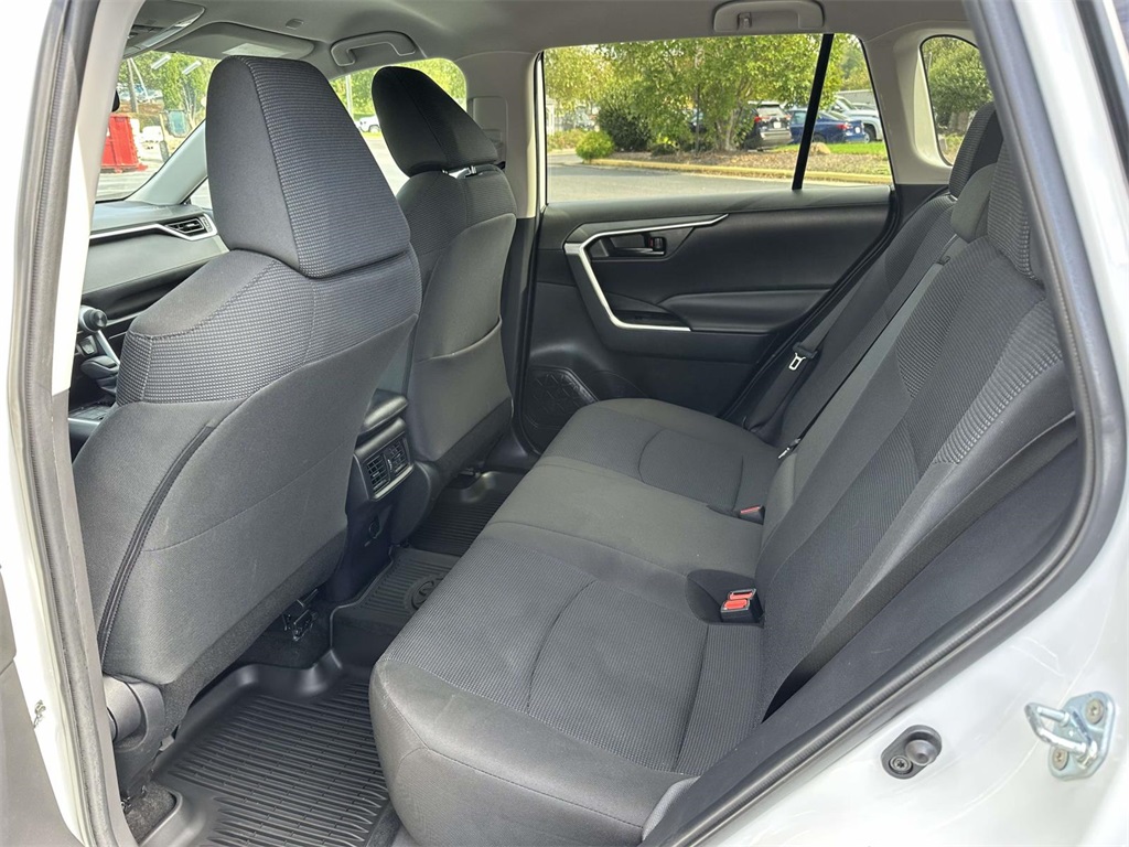 2024 Toyota RAV4 LE photo 4