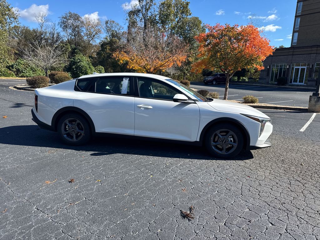 2025 Kia K4 LXS photo 2
