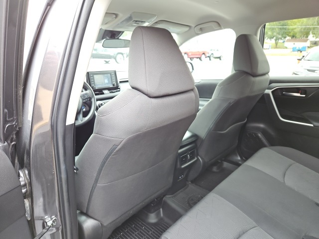 2022 Toyota RAV4 Hybrid XLE photo 14