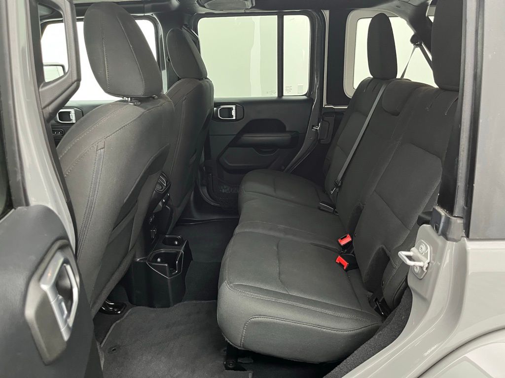 2018 Jeep Wrangler Unlimited Sahara photo 35