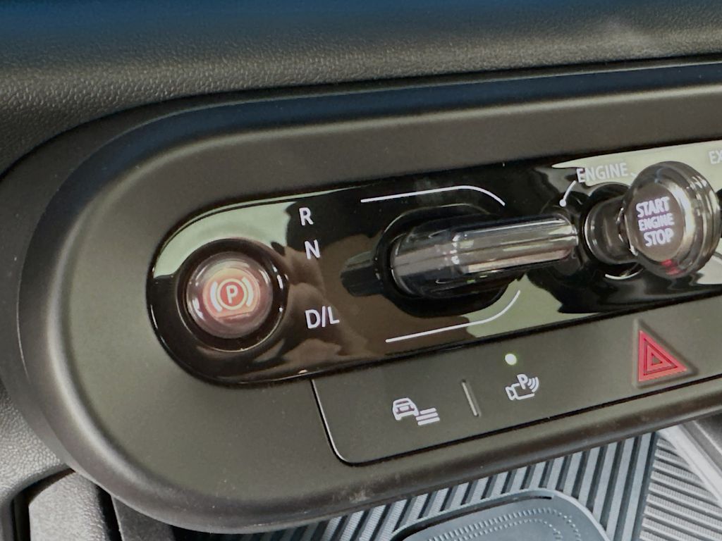 New 2025 White MINI Signature Plus image 15